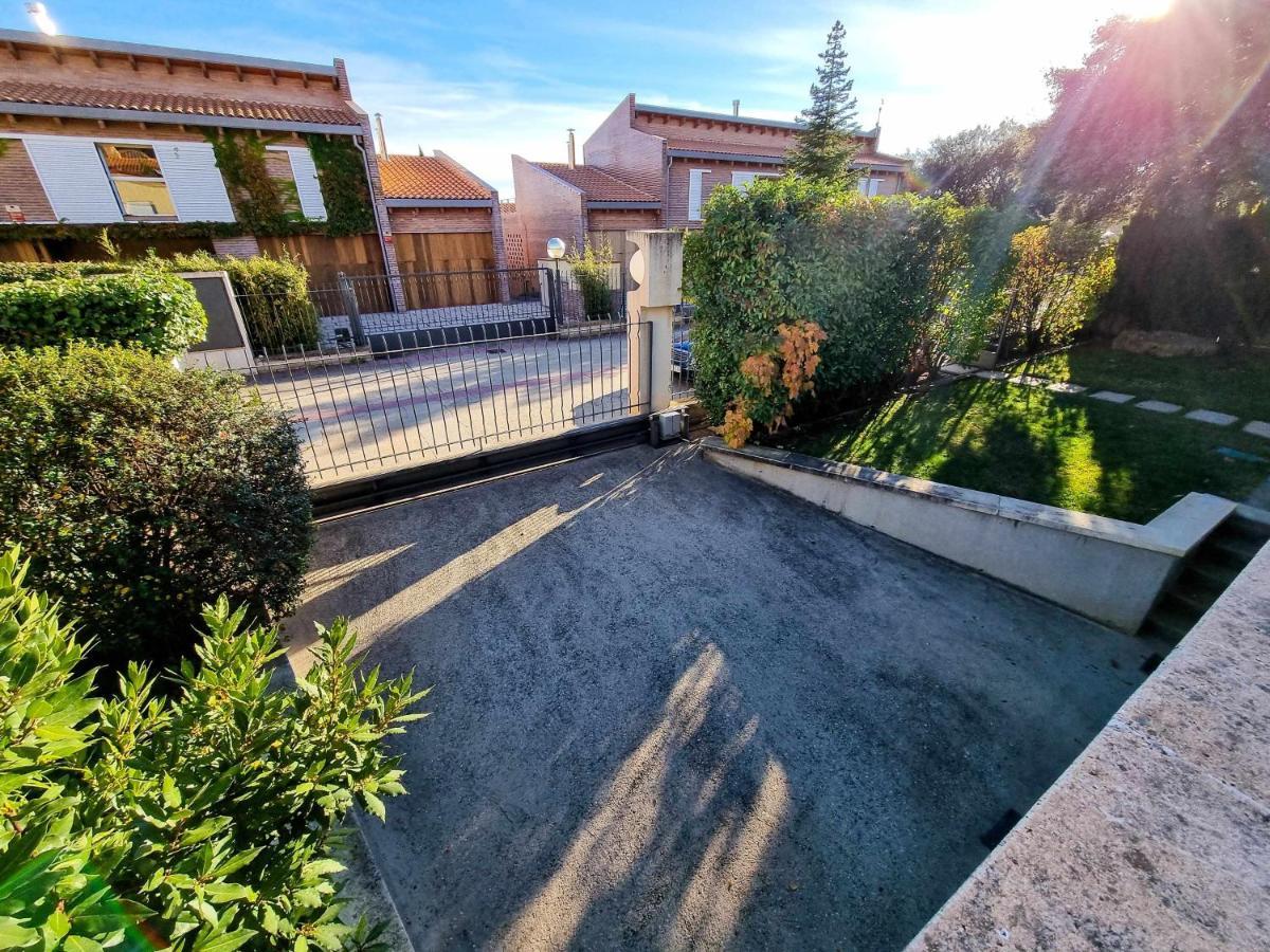 Villa Guara Golf Y Pool Comotucasa Nueno Exteriör bild